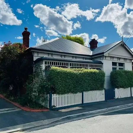 Hobart Heritage House Near City Exterior photo