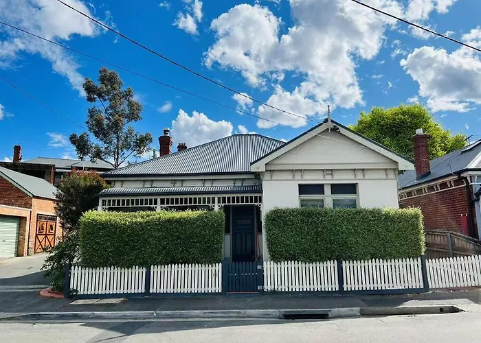 Hobart Heritage House Near City
